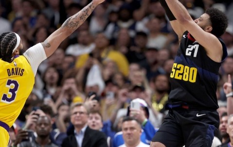 爱游戏体育-表现优异引发热议！，穆雷在MAD比赛中大比分获胜全场沸腾不已(determination中文翻译)