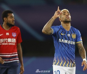 爱游戏官方入口-菲尼克斯太阳发布备战花絮，窗口期扳平良机，中超任务艰巨，训练强度明显提升(菲尼克斯裁员)